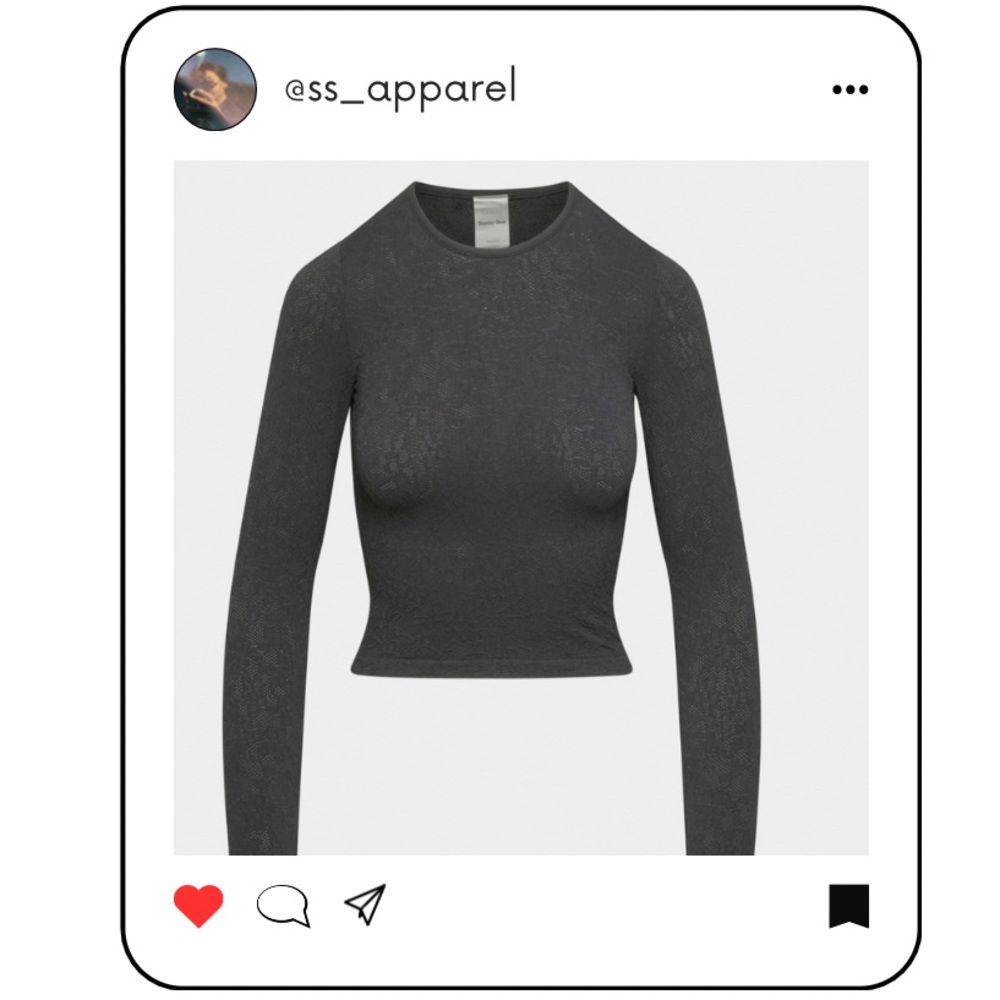 Aritzia Sunday Best Daisy Seamless Crew Longsleeve